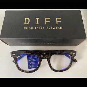 Diff Eyewear Dark Cheetah Blue Light Glasses